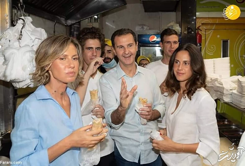 ساندویچ خوری بشار اسد و خانواده اش در خیابان‌ های دمشق/ عکس